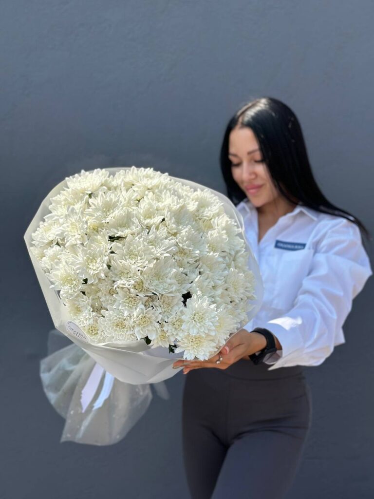 Букет из хризантем белых 15 штук.