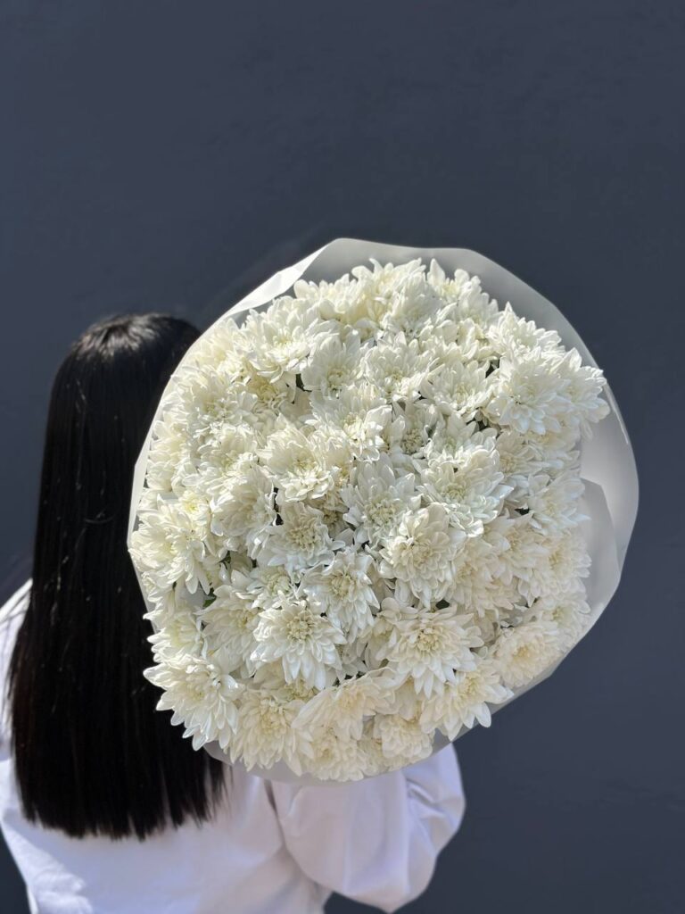 Букет из хризантем белых 15 штук.