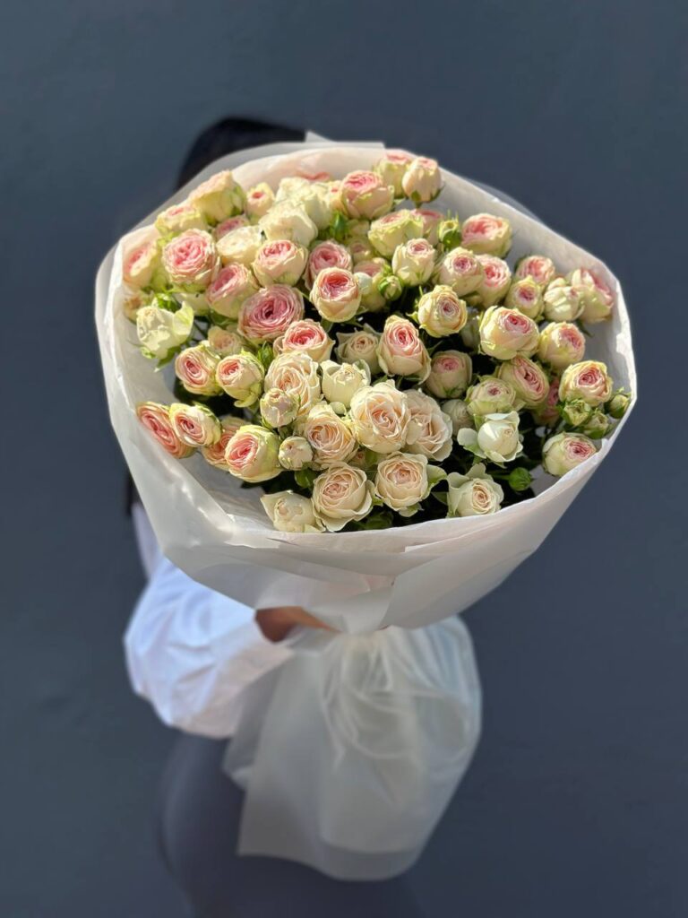 Букет роз нежно-розовых кустовых.
