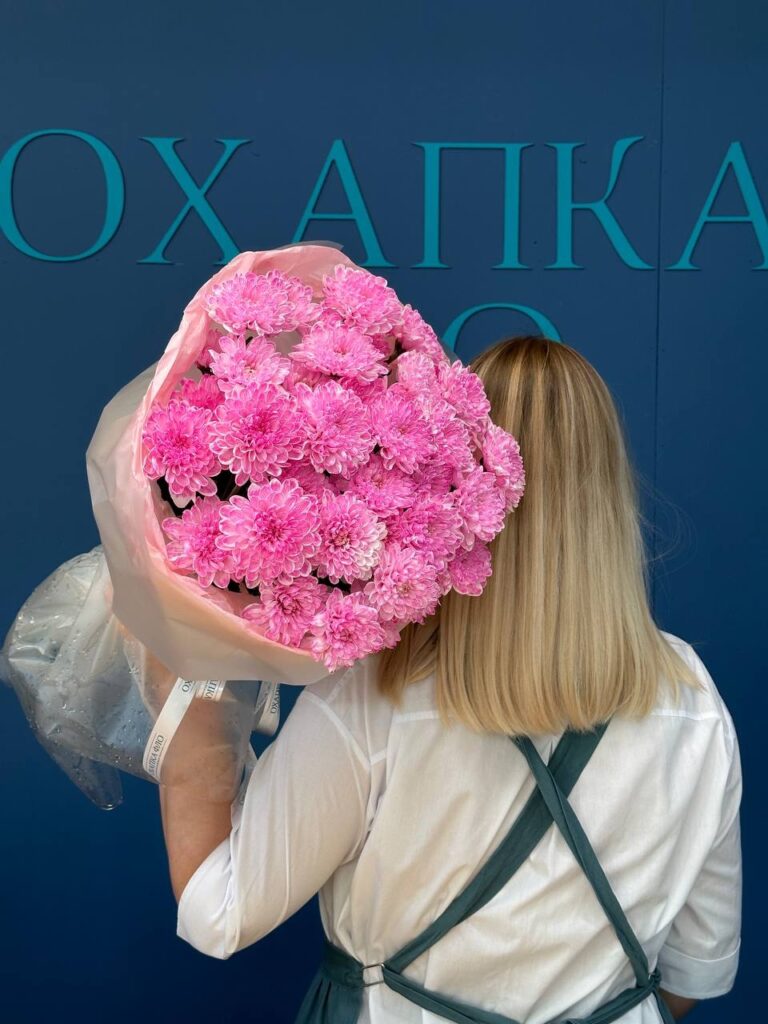 Букет из хризантем кустовых розовых  7 штук.
