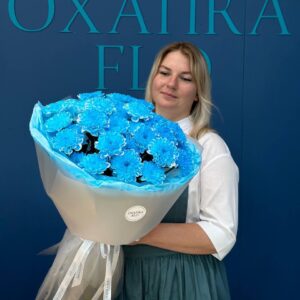 Голубые хризантемы в букете