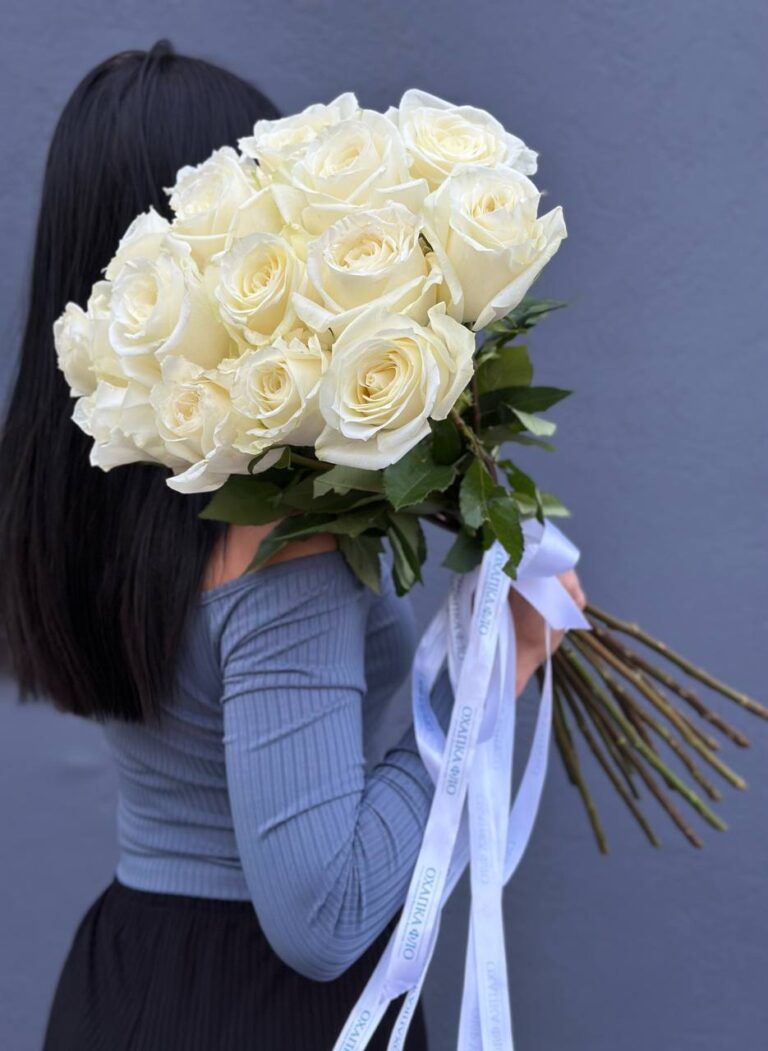 Букет роз белых 15 штук.