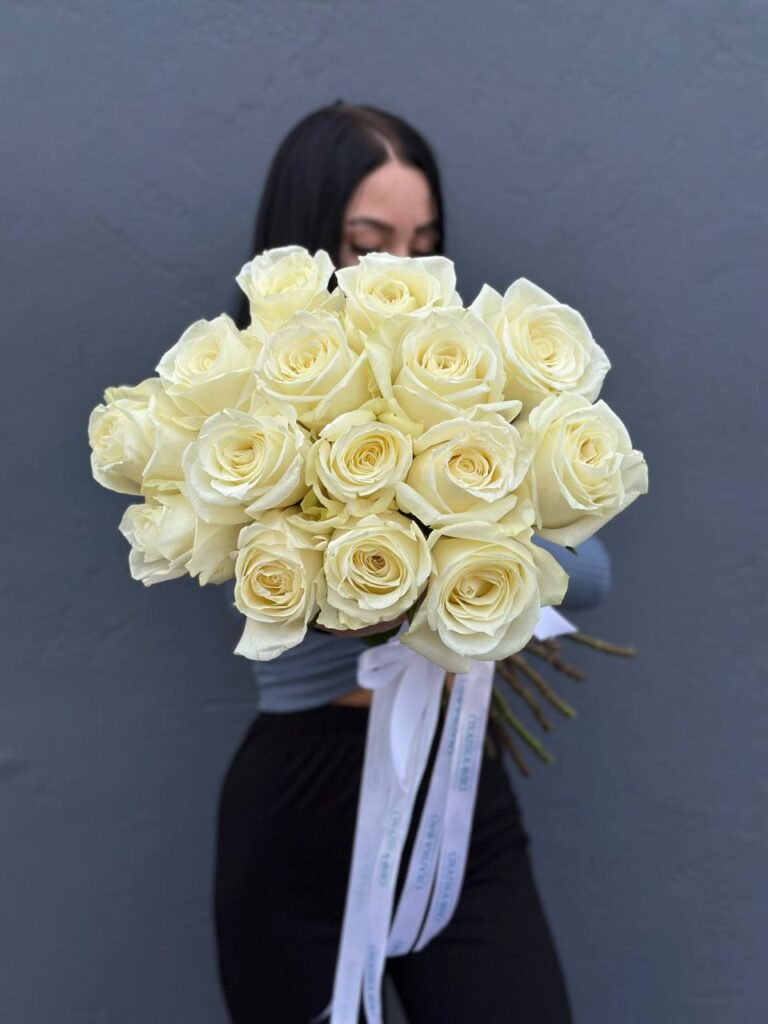 Букет белых роз