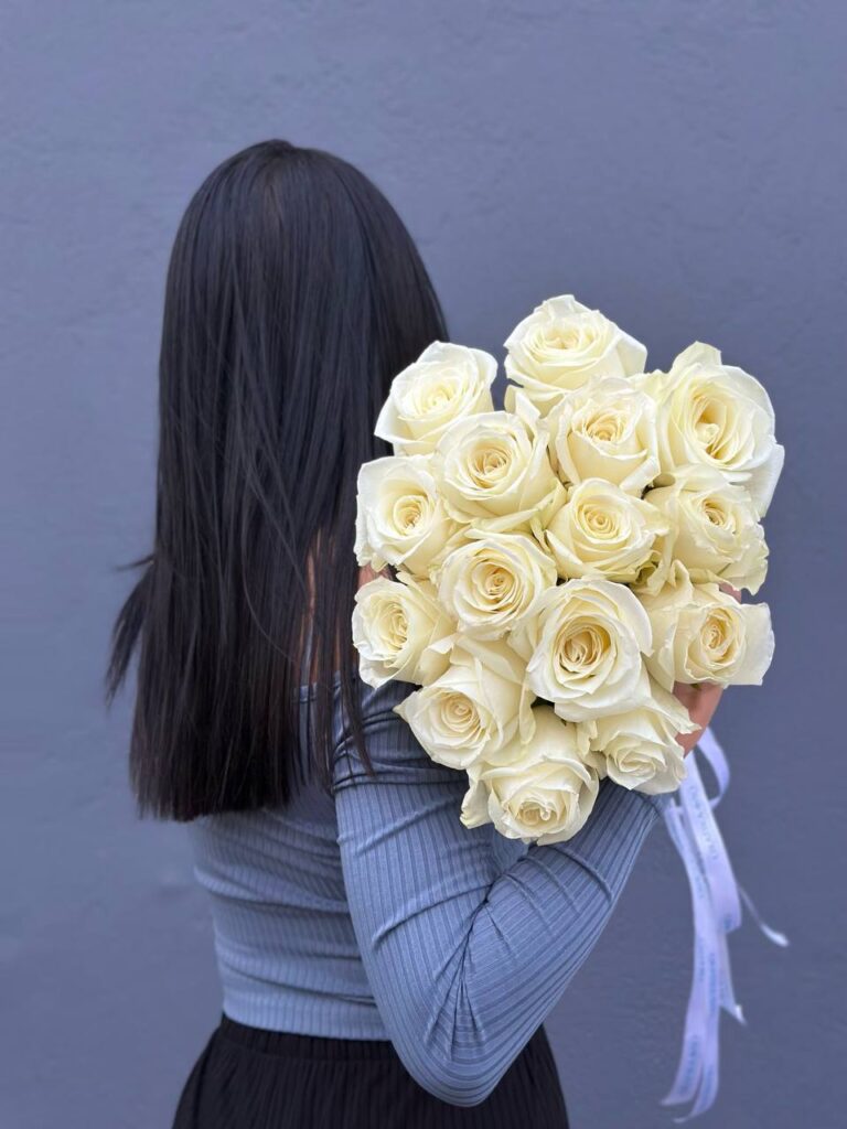 Букет роз белых 15 штук.