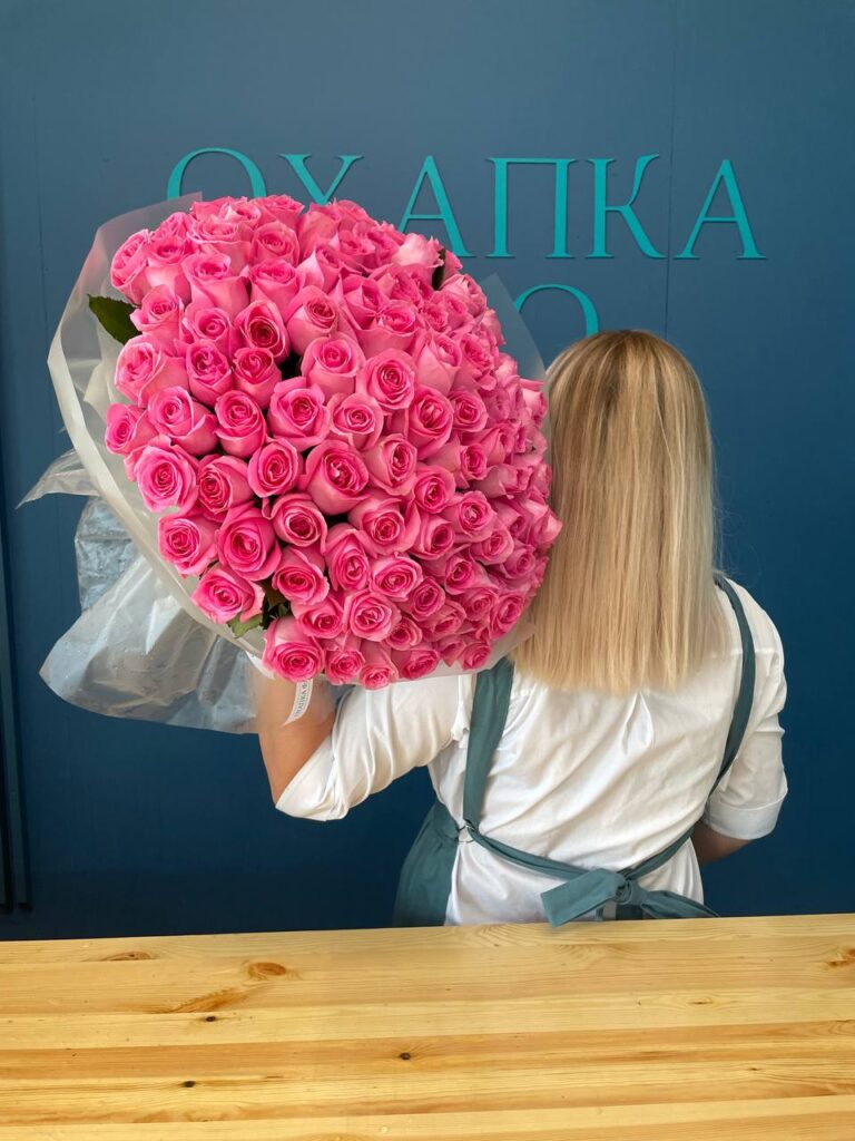 101 розовая роза