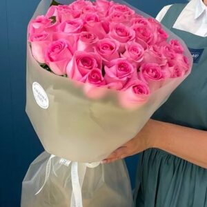 Букет из 31 розовой розы