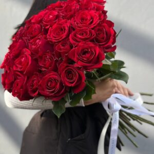 Букет красных роз 25 штук