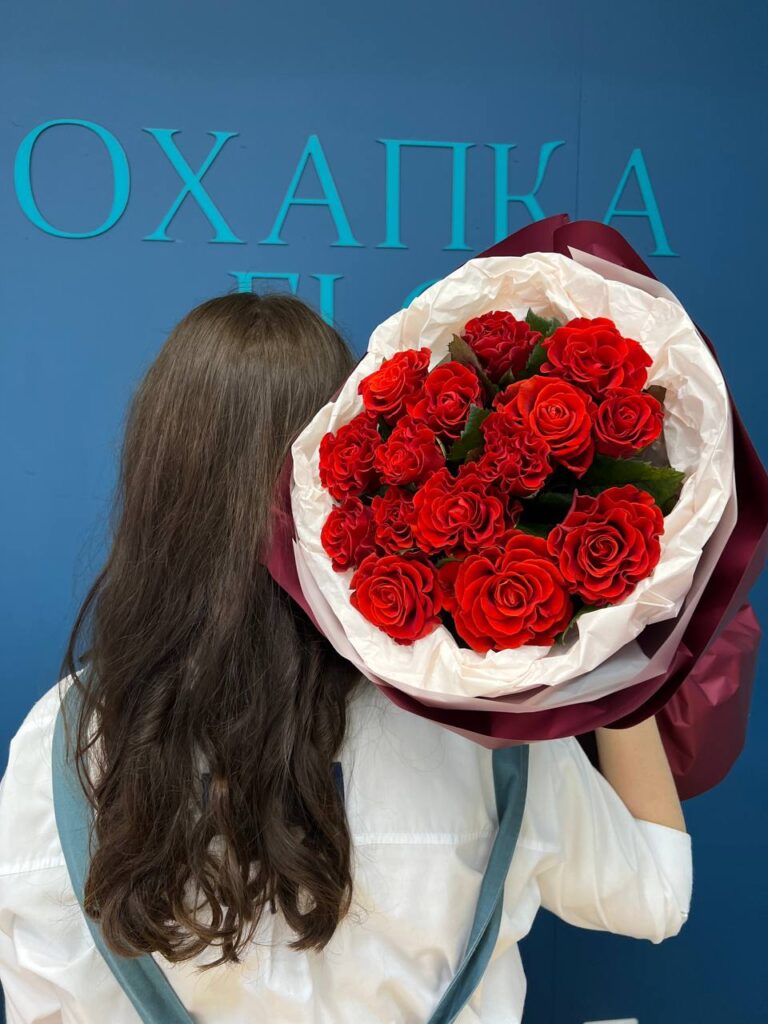 Букет роз красных 15 штук