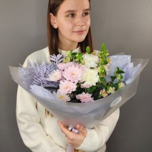 Букет из львинный зев, хризантем, альстромерии и гвоздики