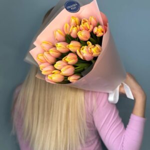 Букет кремовых тюльпанов