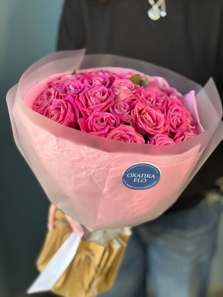 Букет розовых роз 25 штук длина 40 См.