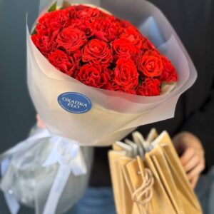 Букет красных роз 25 штук 40 См.