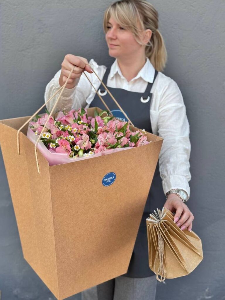 Букет из ромашки и альстромерии