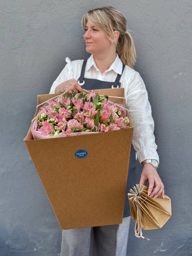 Букет из ромашки и альстромерии