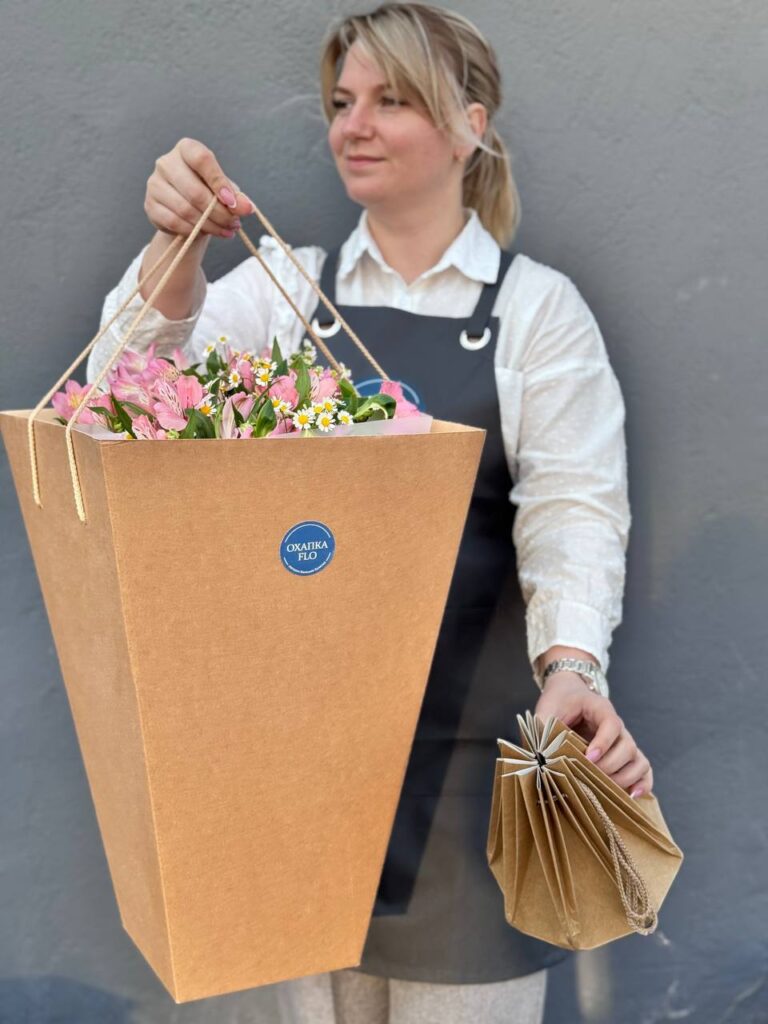 Букет из ромашки и альстромерии