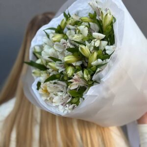Альстромерия белая букет 15 штук