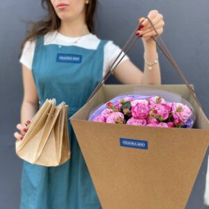 Розы ярко-розовые кустовые букет