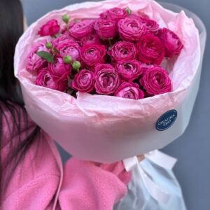 Розы ярко-розовые кустовые букет