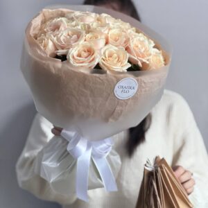 Роза кремовая букет