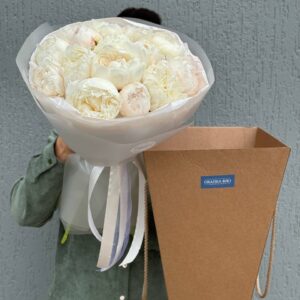 Букет пионов белых Боул оф крем15 штук в букете