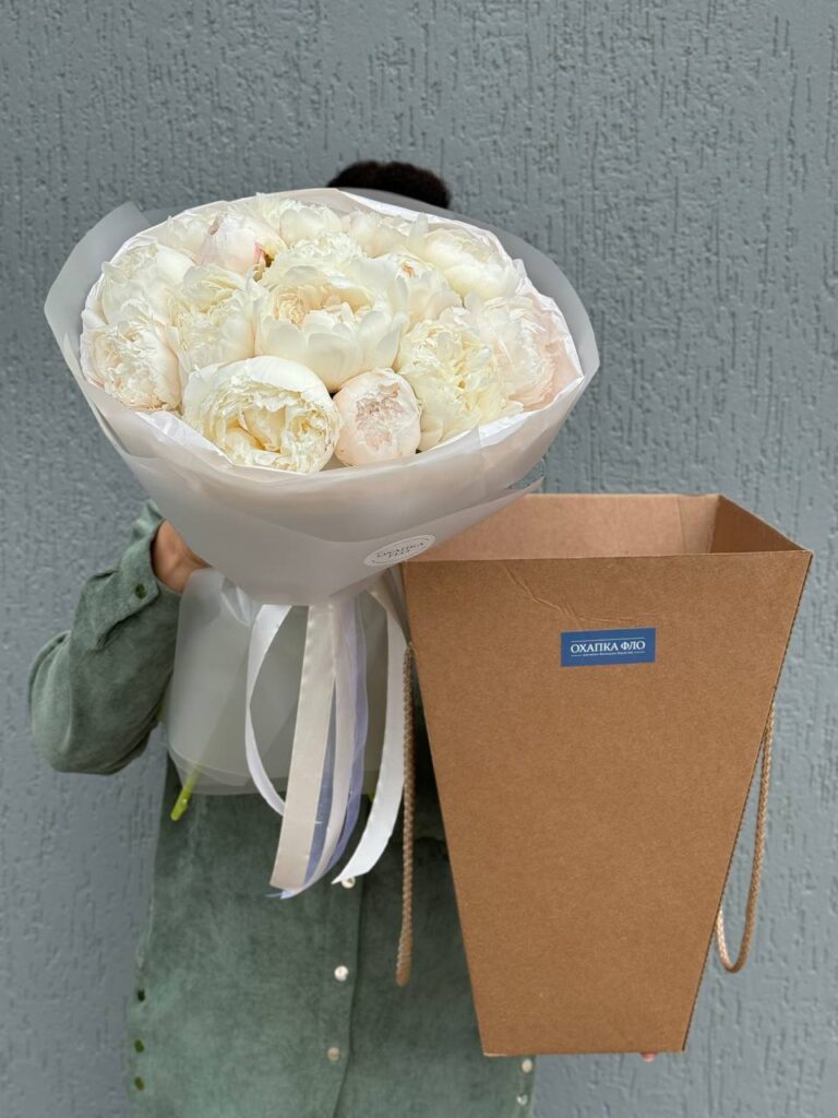 Букет пионов белых Боул оф крем15 штук в букете