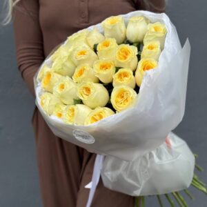 букет роз кремовых пионовидных 25 штук