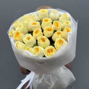 букет роз кремовых пионовидных 25 штук