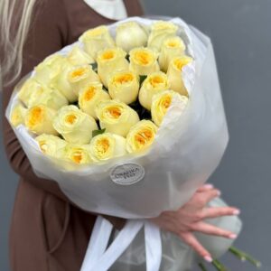 букет роз кремовых пионовидных 25 штук
