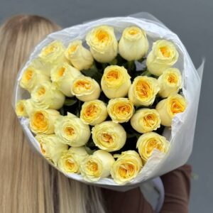 букет роз кремовых пионовидных 25 штук