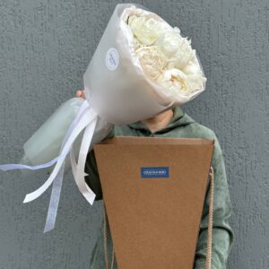 Букет пионов белых Боул оф крем 7 штук в букете