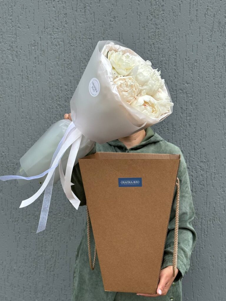 Букет пионов белых Боул оф крем 7 штук в букете