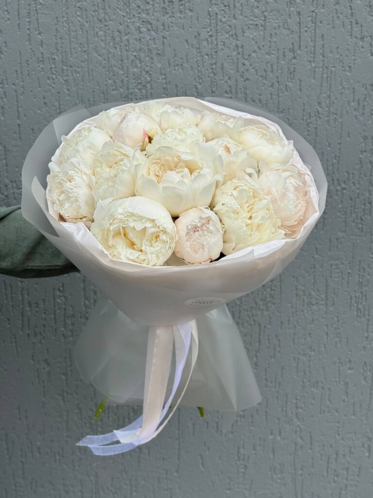 Букет пионов белых Боул оф крем 15 штук в букете