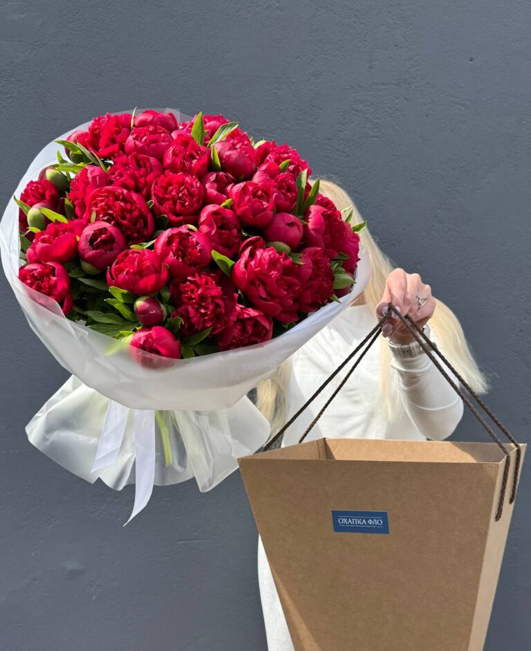 Букет Пионов красных "Рубра Плена"51 штук