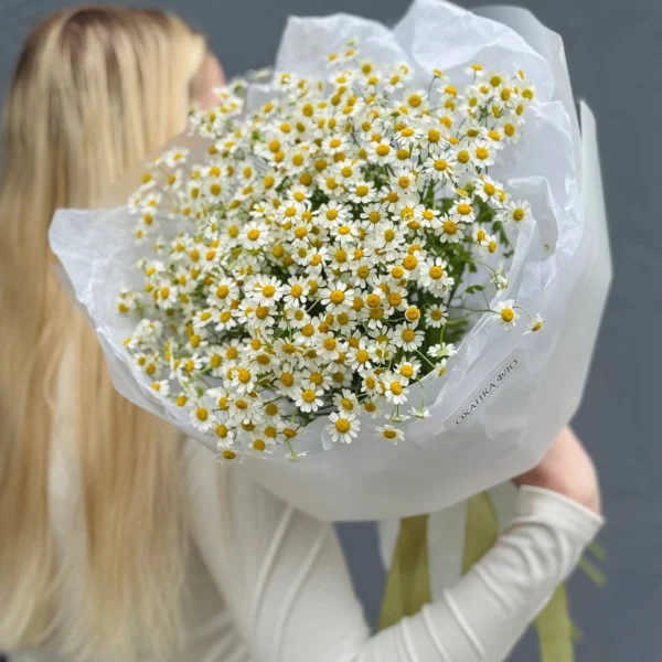 Букет из 15 кустовых ромашек