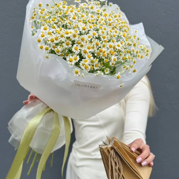 Букет из 15 кустовых ромашек