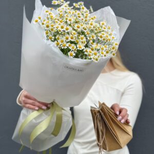 Букет кустовых ромашек 9 штук