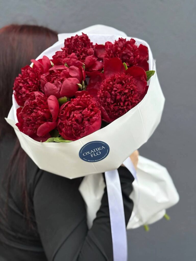 Букет пинов "Ред шарм" 7 штук