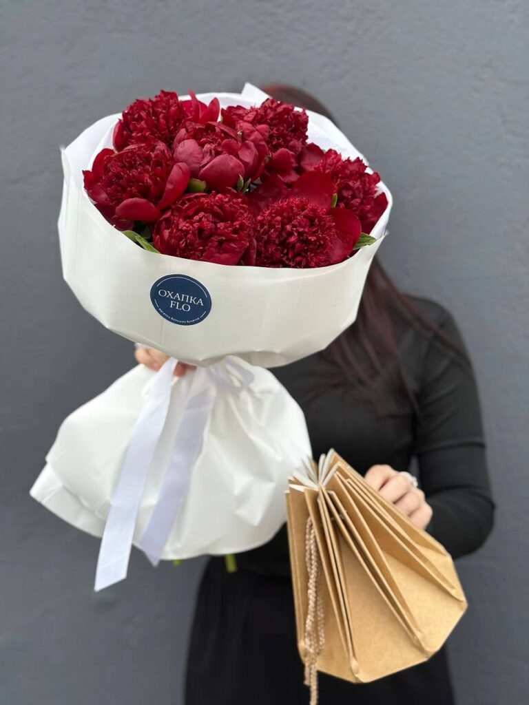 Букет пинов "Ред шарм" 7 штук