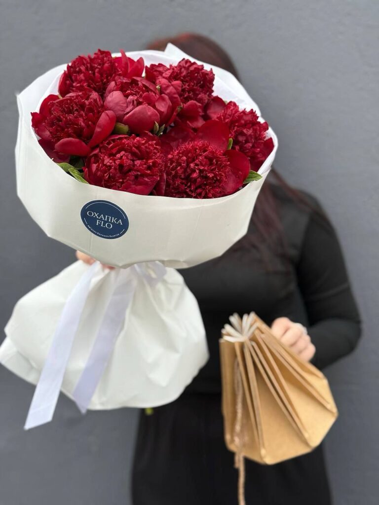 Букет пинов "Ред шарм" 7 штук