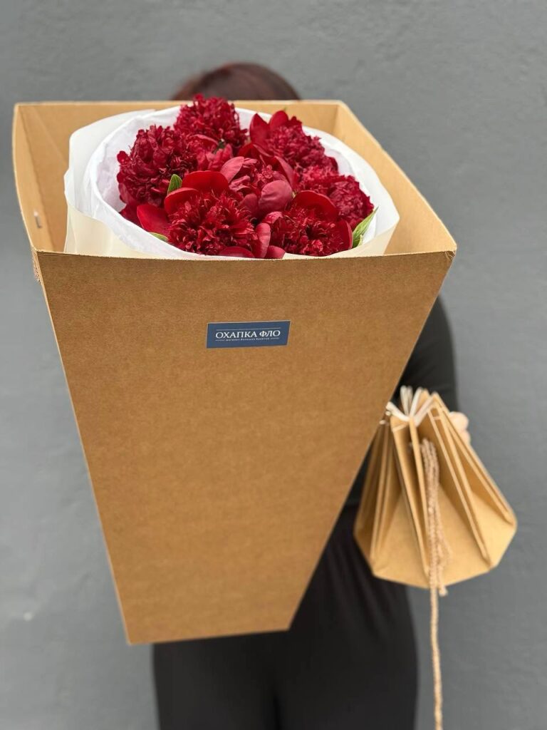 Букет пинов "Ред шарм" 7 штук