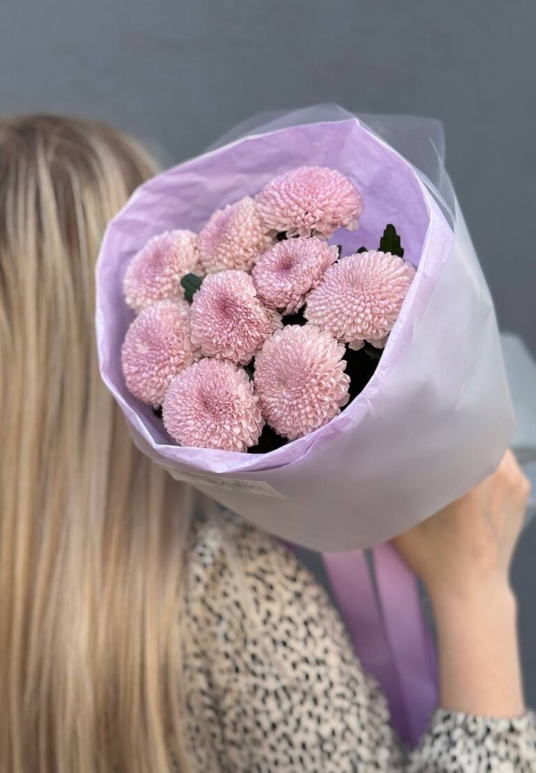 Букет из 9 розовых хризантем