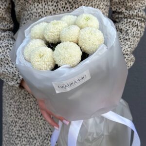 Букет из 9 белых хризантем