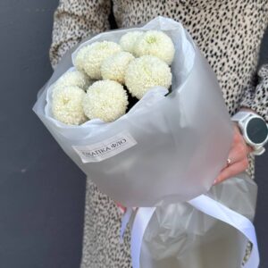 Букет из 9 белых хризантем