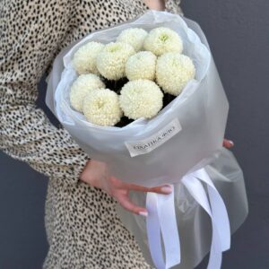 Букет из 9 белых хризантем