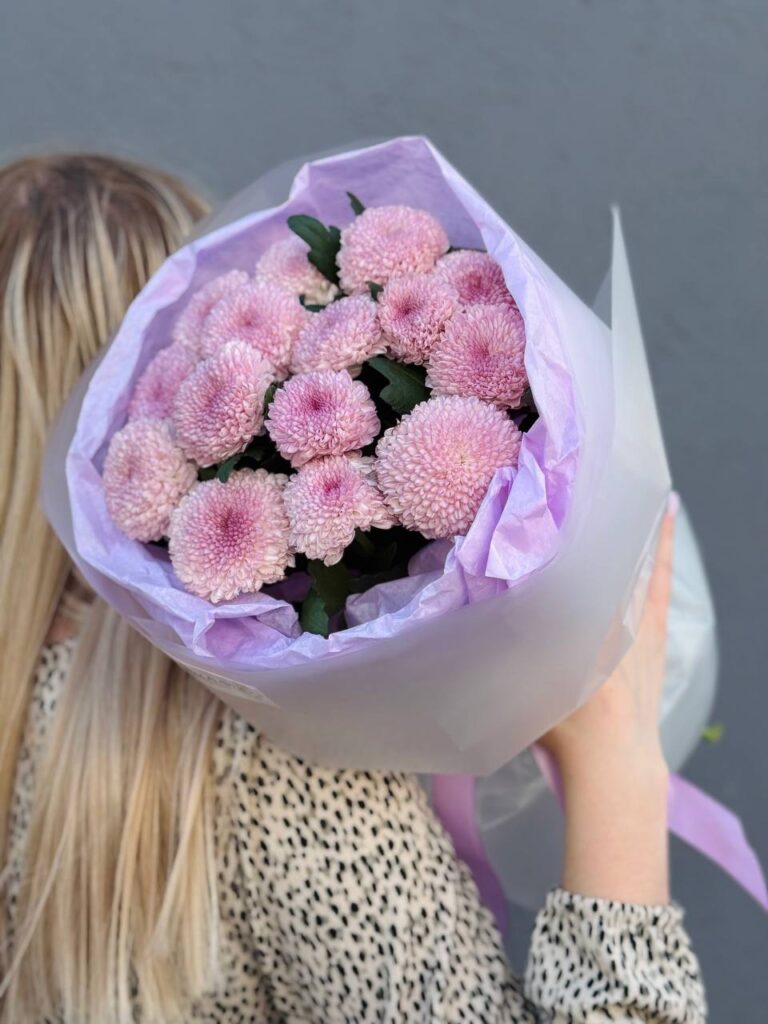 Букет из 15 розовых хризантем