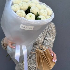 Букет из 15 белых хризантем