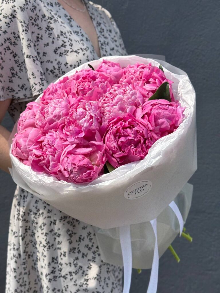 Букет из 15 розовых пионов "Жакорма"