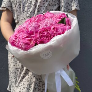 Букет из 15 розовых пионов "Жакорма"