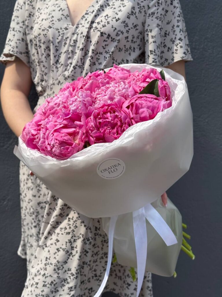 Букет из 15 розовых пионов "Жакорма"