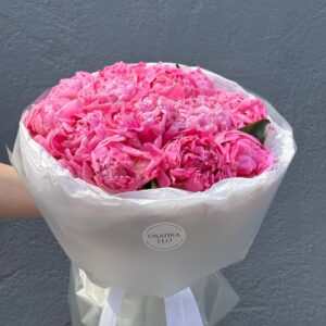 Букет из 15 розовых пионов "Жакорма"